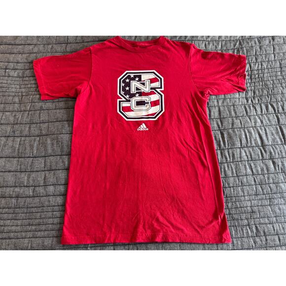 Adidas North Carolina State Wolfpack USA Flag Red Logo T-Shirt - Men's Small - Picture 2 of 7